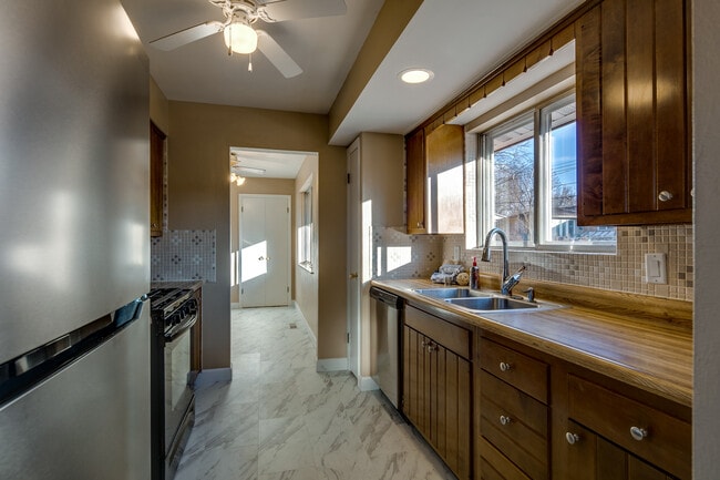 Building Photo - 2830 Flintwood Dr
