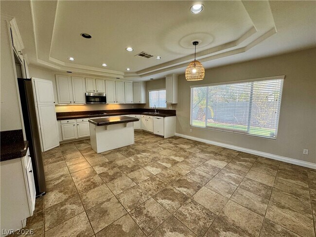 Building Photo - 6586 W Diablo Dr