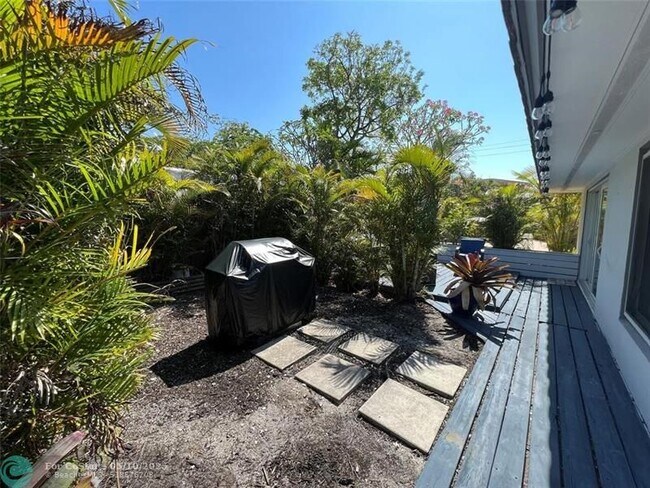 Building Photo - 4430 Sea Grape Dr