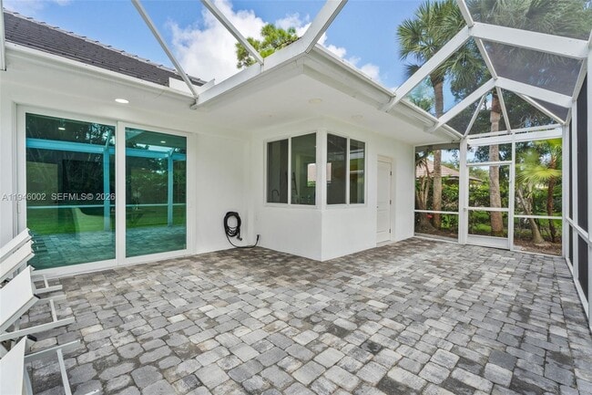 Building Photo - 17 Surrey Rd