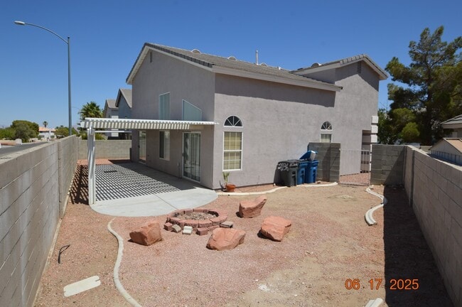 Building Photo - 8236 Golf Player St