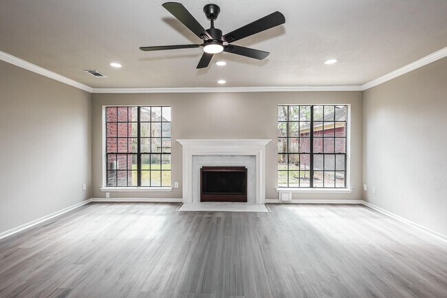 Building Photo - 18703 Evergreen Falls Dr
