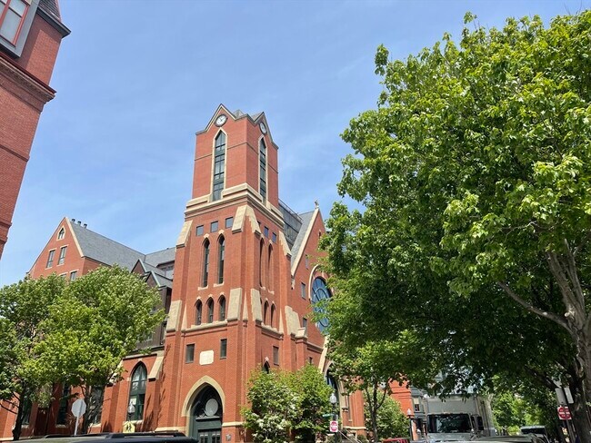 Building Photo - 595 Tremont St