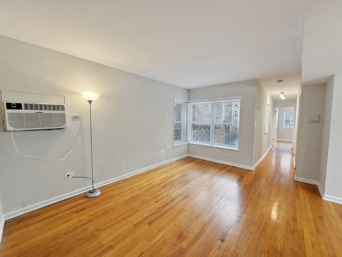 Building Photo - 6535 N Mozart St