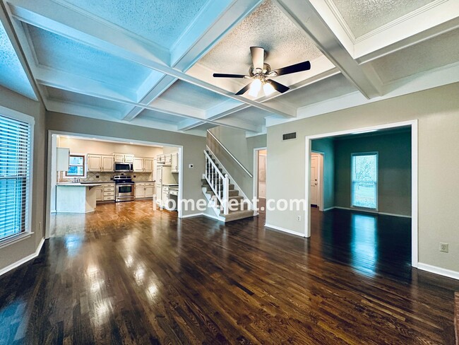 Building Photo - Blue Valley Schools, Granite Counters, Fin...
