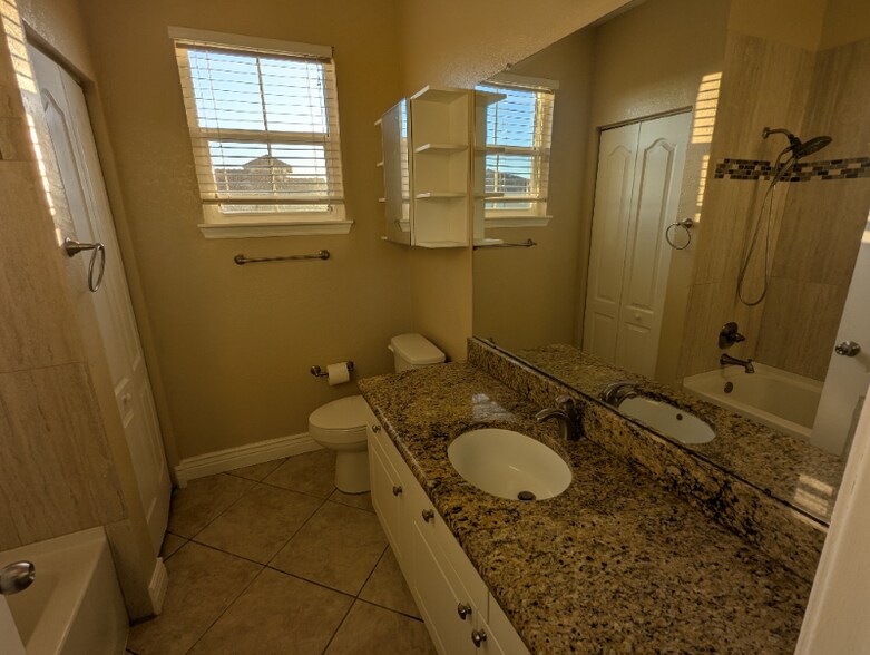 Building Photo - 2747 Via Capri