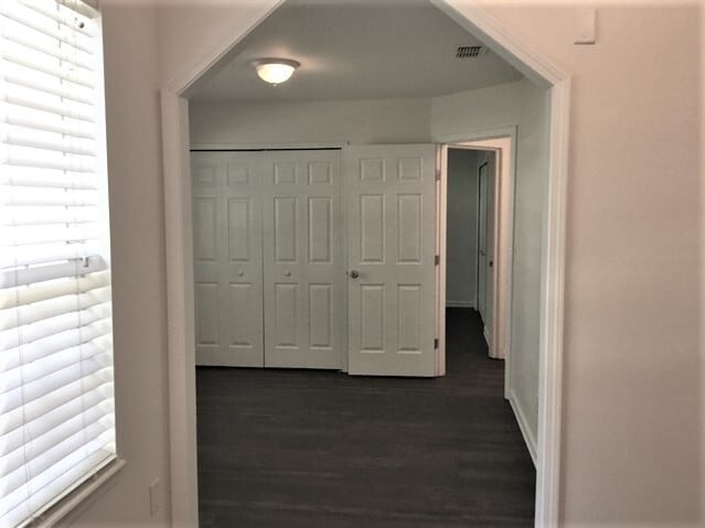 Building Photo - 121 Nottingham Dr E