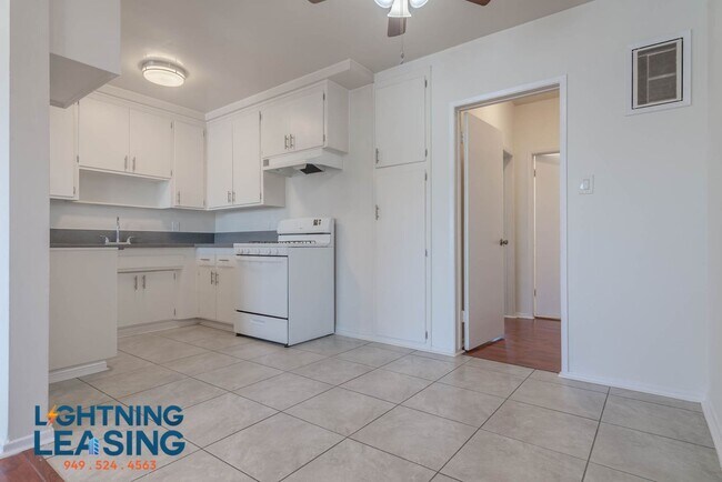 Building Photo - 1321 N Harvard Blvd