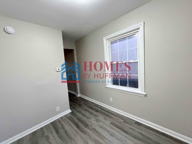 Building Photo - Two-Bedroom Townhouse | Move-in Ready
