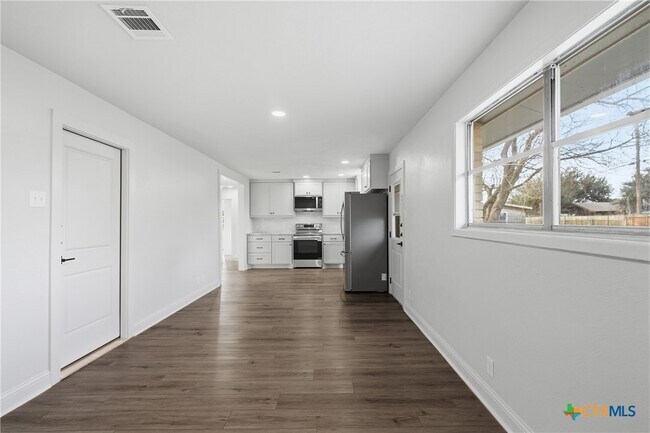 Building Photo - 410 State Hwy 95