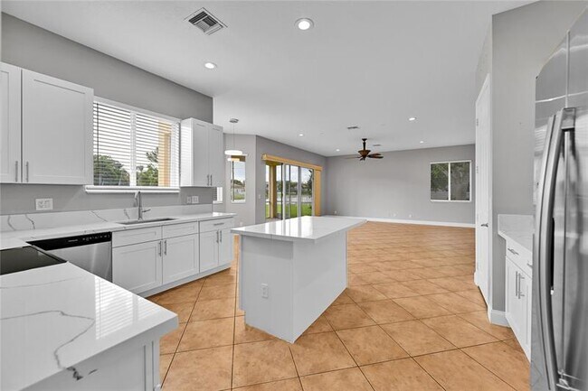 Building Photo - 11162 Regatta Ln