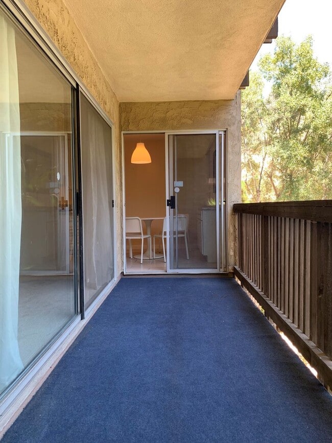 Building Photo - Condo in the Heart of Mission Valley!