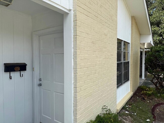 Building Photo - 4630 Southpark Dr
