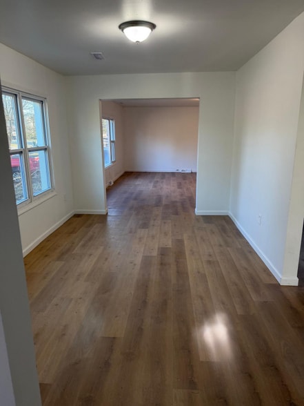 Building Photo - 1665 Elaine Rd