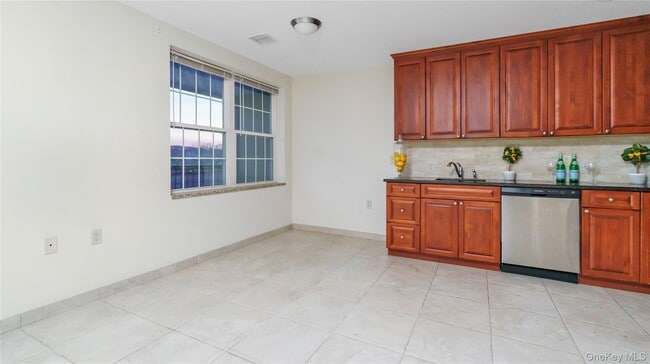 Building Photo - 400 Carney St