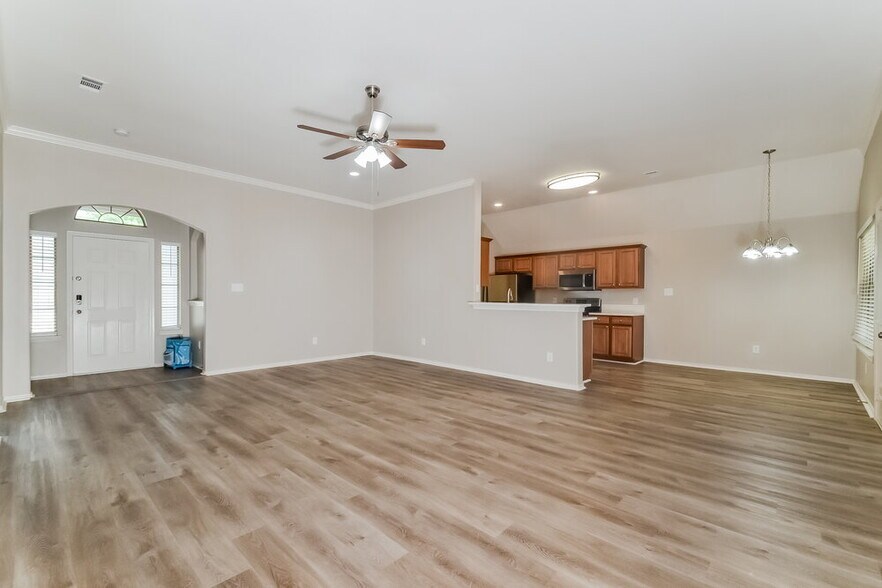 Building Photo - 109 Magnolia St