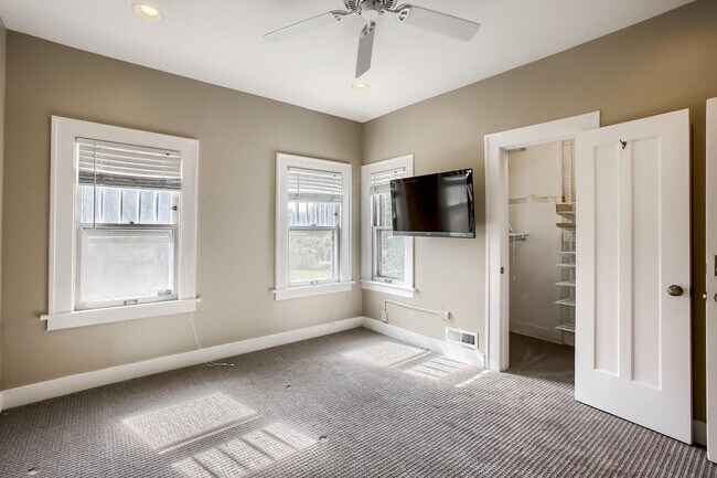 Building Photo - 3 Bedroom single family home in Denver