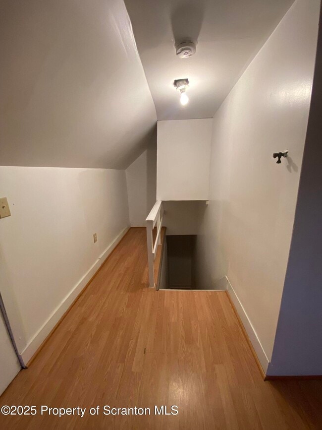 Building Photo - 2120 Belmont Terrace