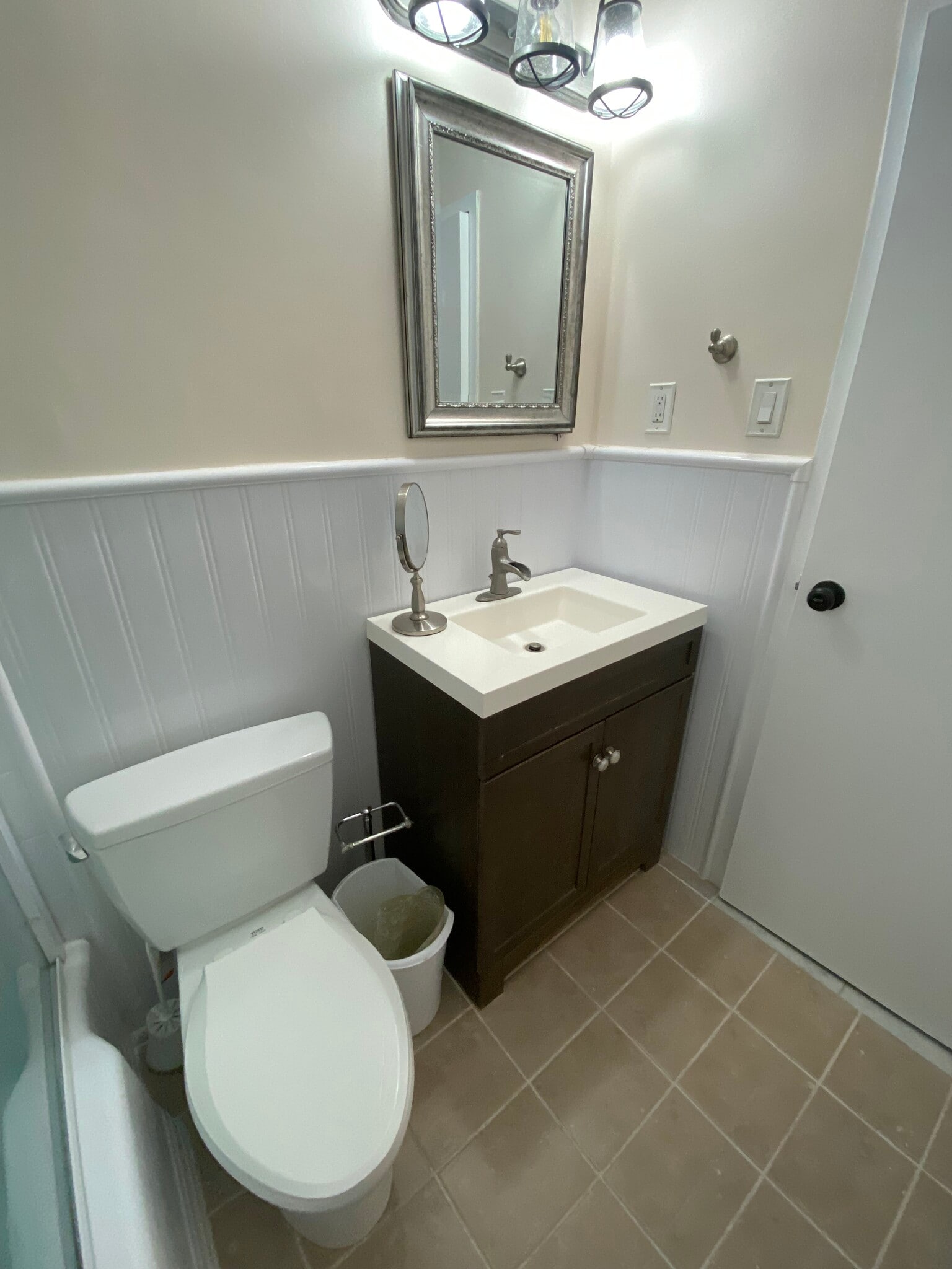 Building Photo - 7420 Lakeview Dr