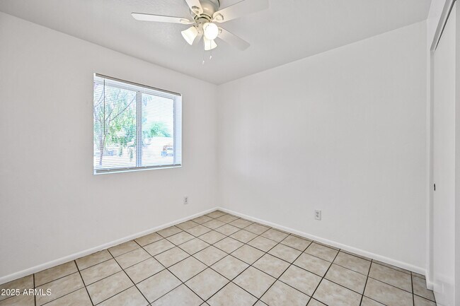 Building Photo - 435 E Vine Ave