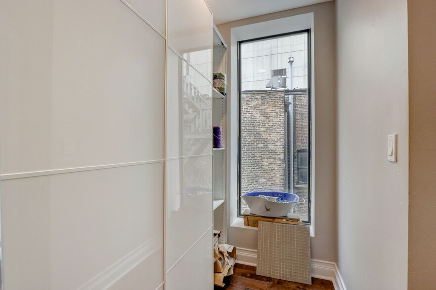 Building Photo - 20 W Ontario St