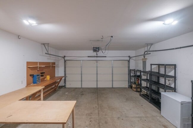 Building Photo - 5448 Siletz Ln