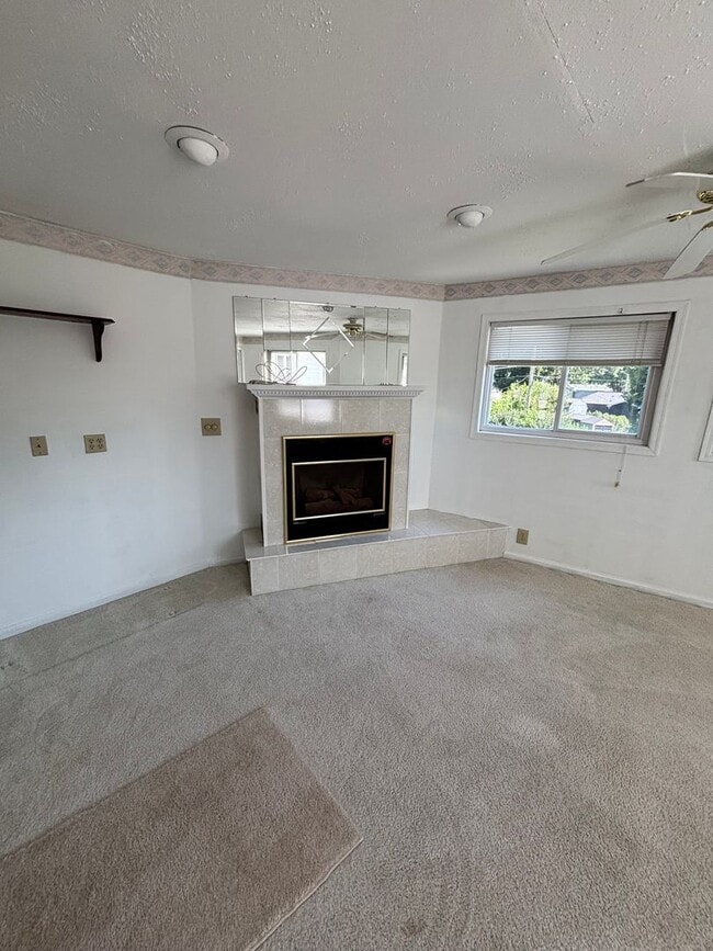 Building Photo - 2541-2543 Edgemont