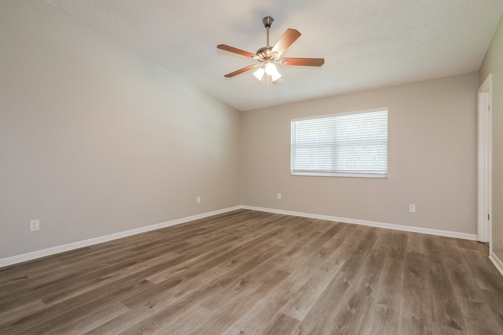 Building Photo - 549 Oak Creek Dr