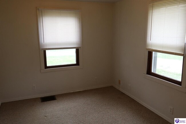 Building Photo - 316 Church St