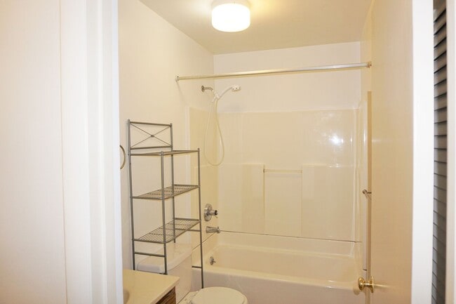 Building Photo - North Garden area/ single family home - Enjoy Country Living only 10 minutes to UVA