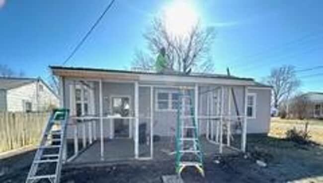 Building Photo - Beautifully remodeled 2 bedroom home
