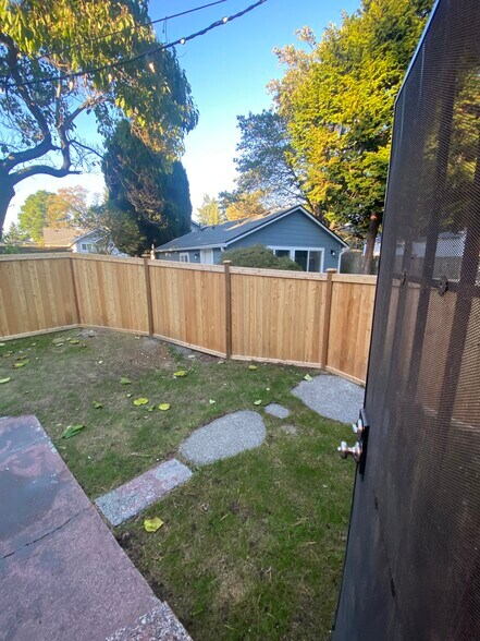 back patio and yard, fully fenced - 1036 SW 149th St