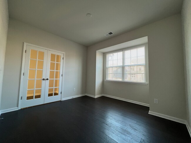 Building Photo - 5bd 4.5bath like brand new SFH in Palisades