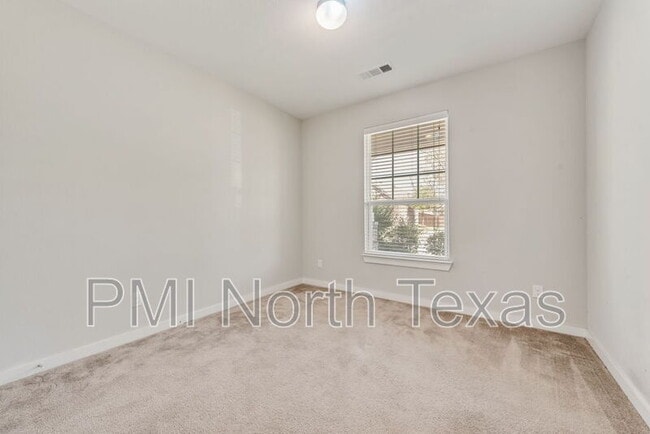 Building Photo - 1900 Spoonbill Dr