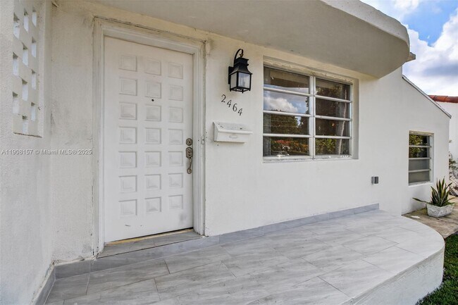 Building Photo - 2464 SW 19th St