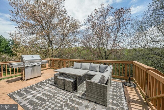 Building Photo - 9913 Rosewood Hill Cir