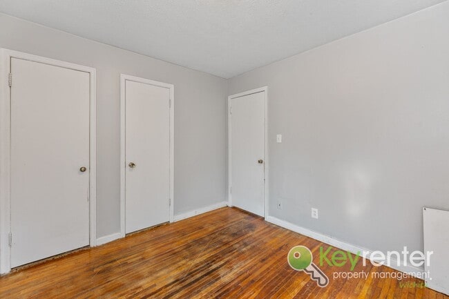 Building Photo - First Month FREE! Cute 3 bedroom house near shopping, restaurants, and WSU