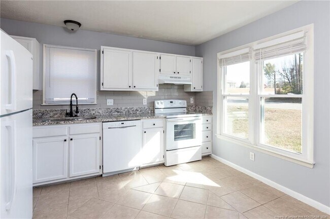 Building Photo - 1000 Tyler Dr