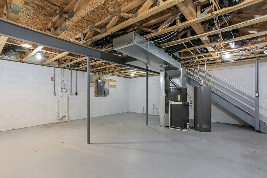 Building Photo - 5525 Boucher Dr