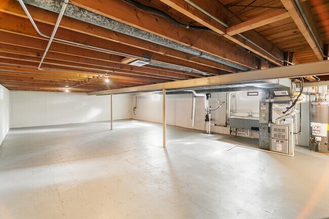 Building Photo - 14214 Minerva Ave