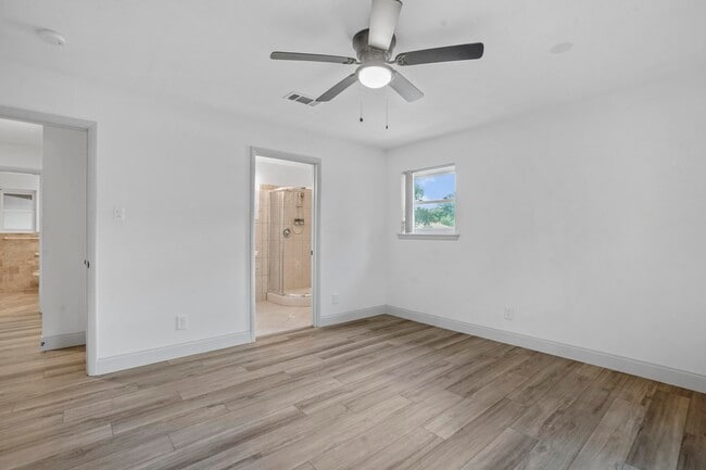 Building Photo - 514 Canyon Ridge Dr
