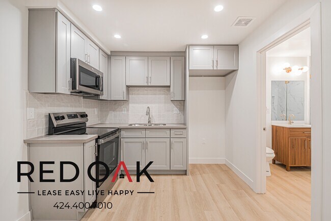 Building Photo - 6738 Independence Ave