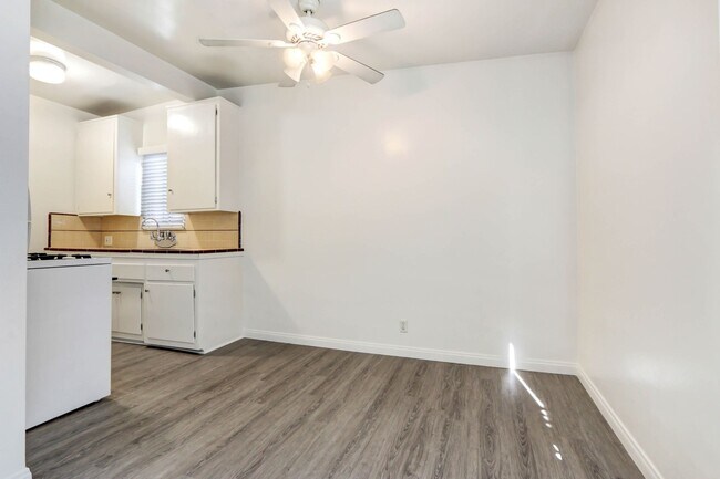 Building Photo - 422 Hill St in Santa  Monica - 4 blocks to...