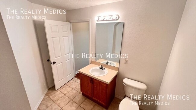 Building Photo - 3658 Oakdale Cir