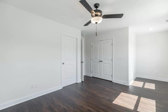 Building Photo - 5551 Stream Ln