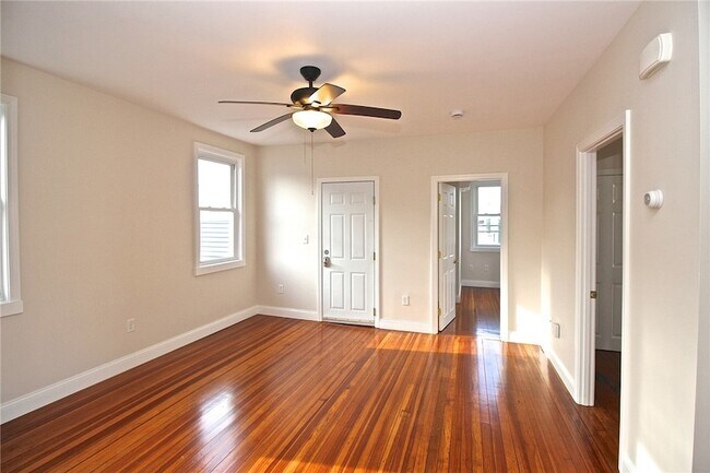 Building Photo - 668 Thames St