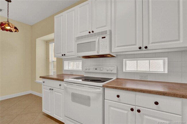 Building Photo - 3701 NW Willow Creek Dr