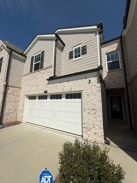 Building Photo - 950 Sunny Lk Dr