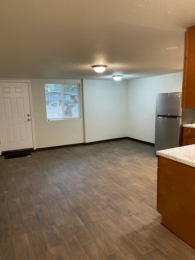 Building Photo - 1835 NE Hillaire Ct