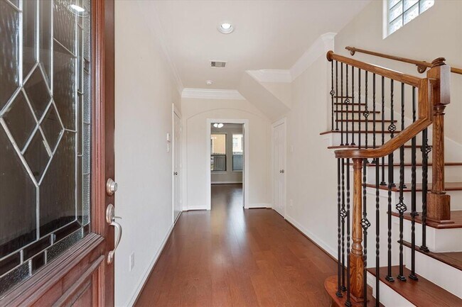 Building Photo - 5502 Lunia Ln